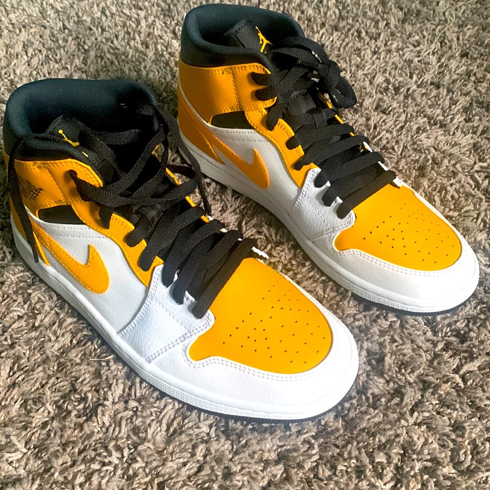 Air Jordan 1 mid